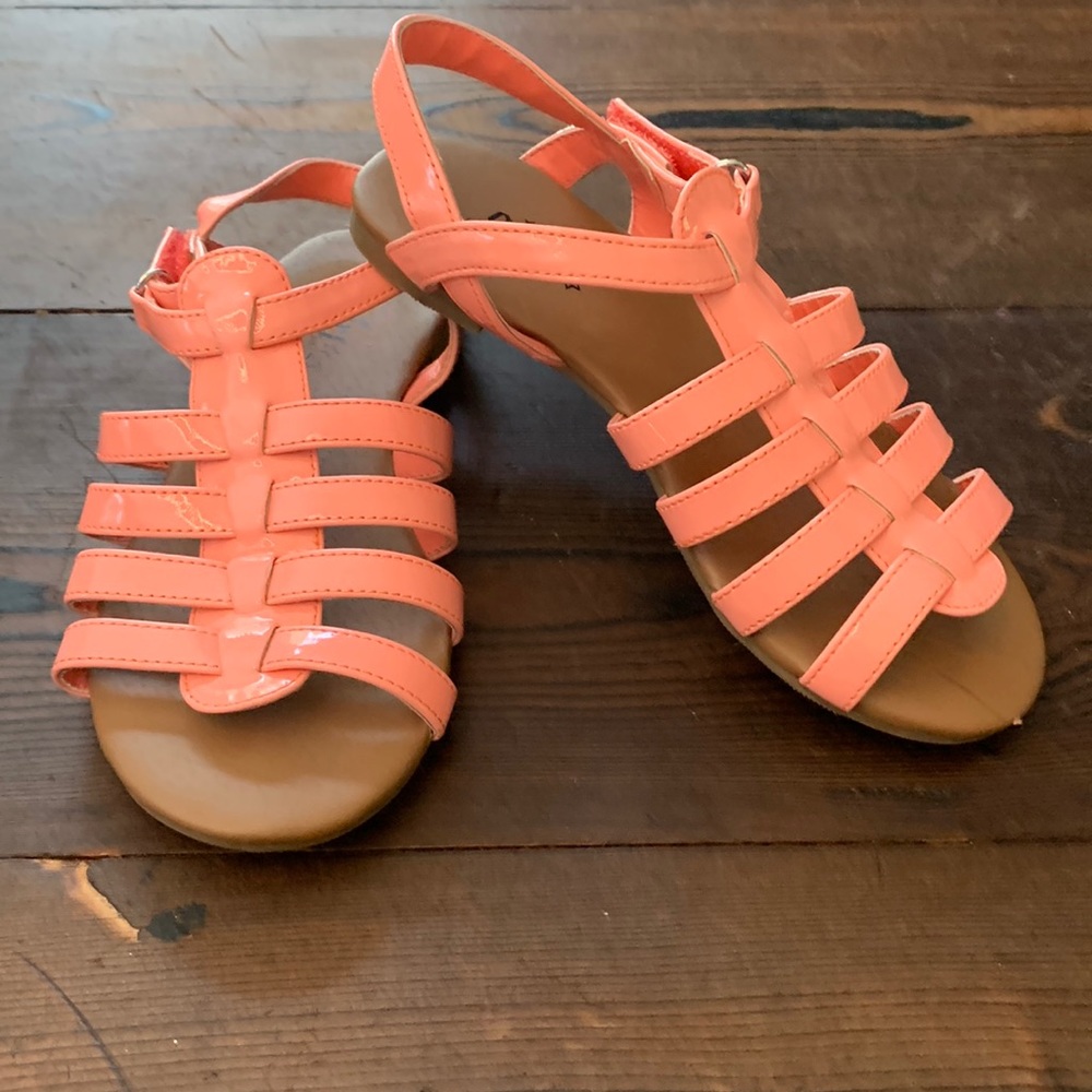 Girl confidential sandals grade school size 1